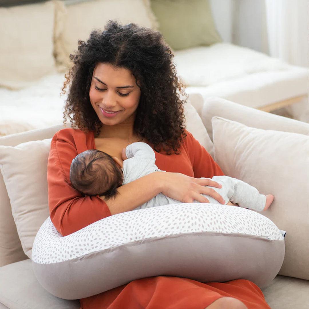 doomoo-buddy-maternity-cushion-risooto-taupe-lifestyle | Natural Baby Shower