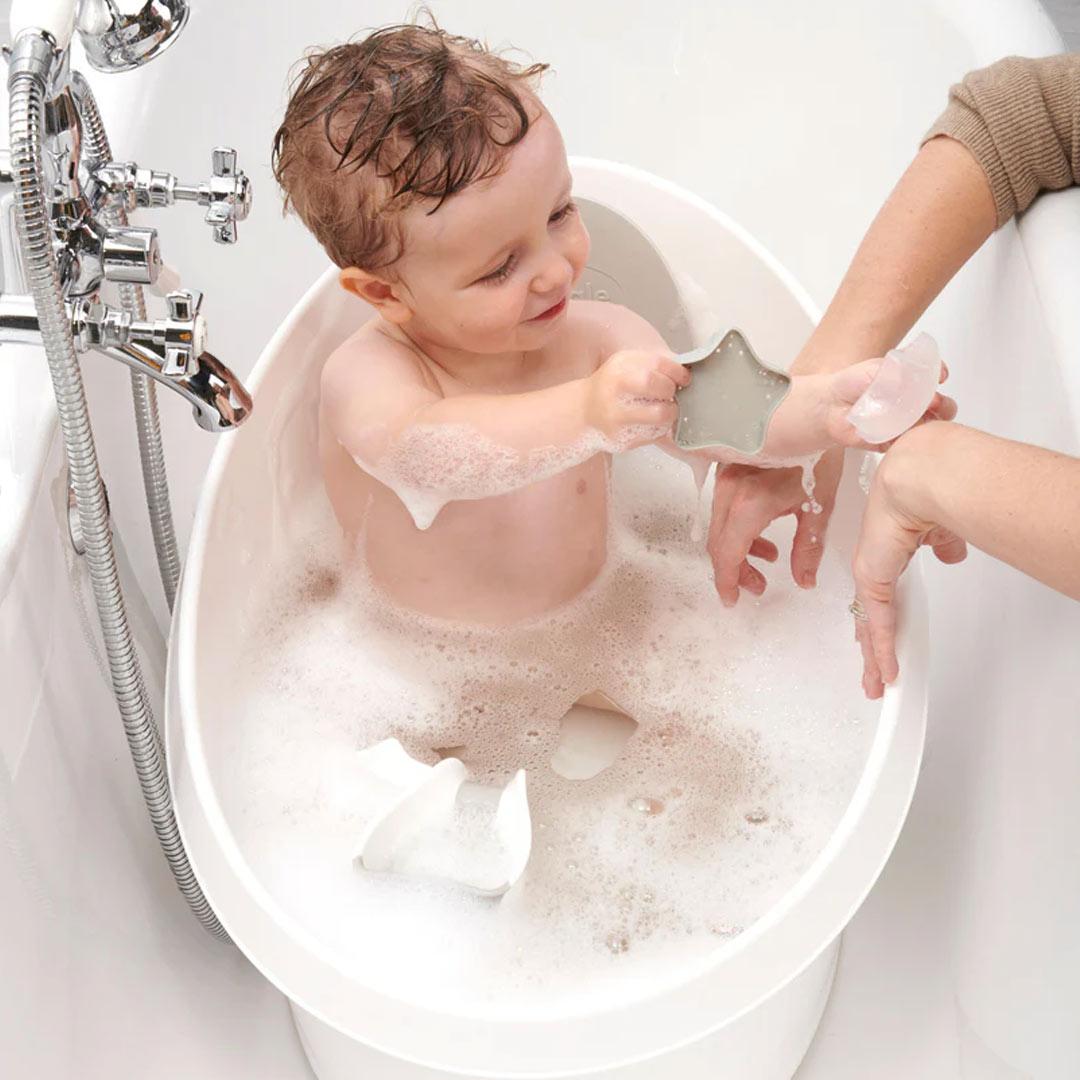 Baby bathtub with deals shower